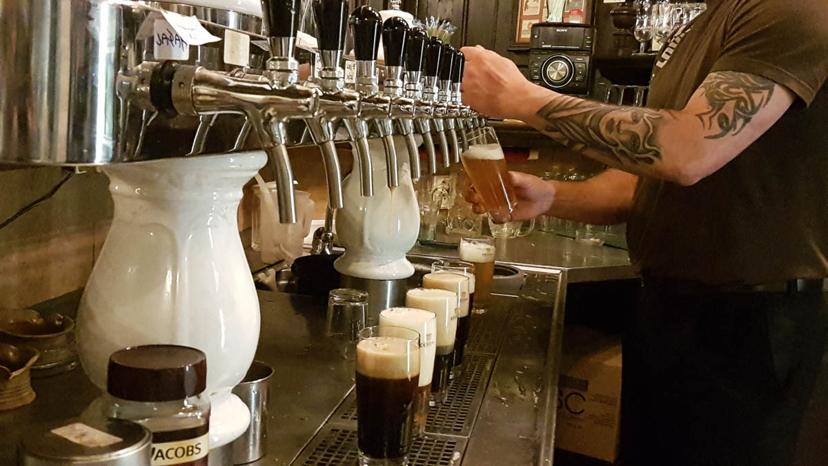 happy hour restaurant deals