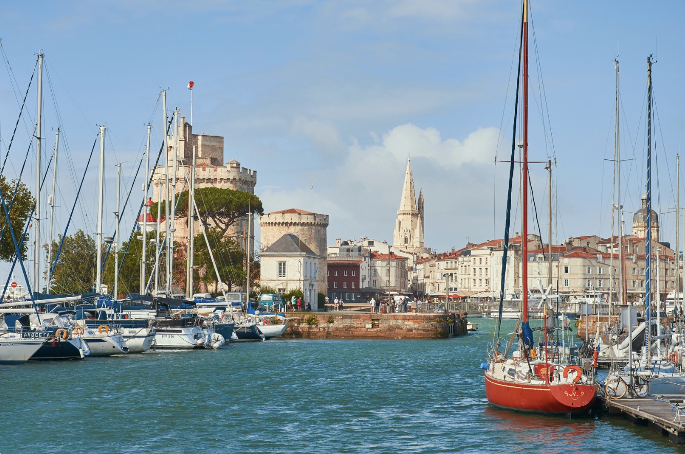 trip to la rochelle france planned by ai llm search
